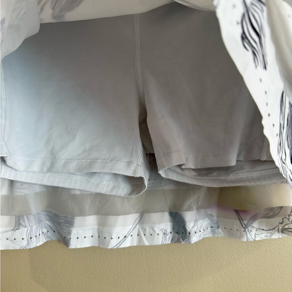 Athleta Gray Skorts Lightweight Athletic Wear - Picture 3 of 9